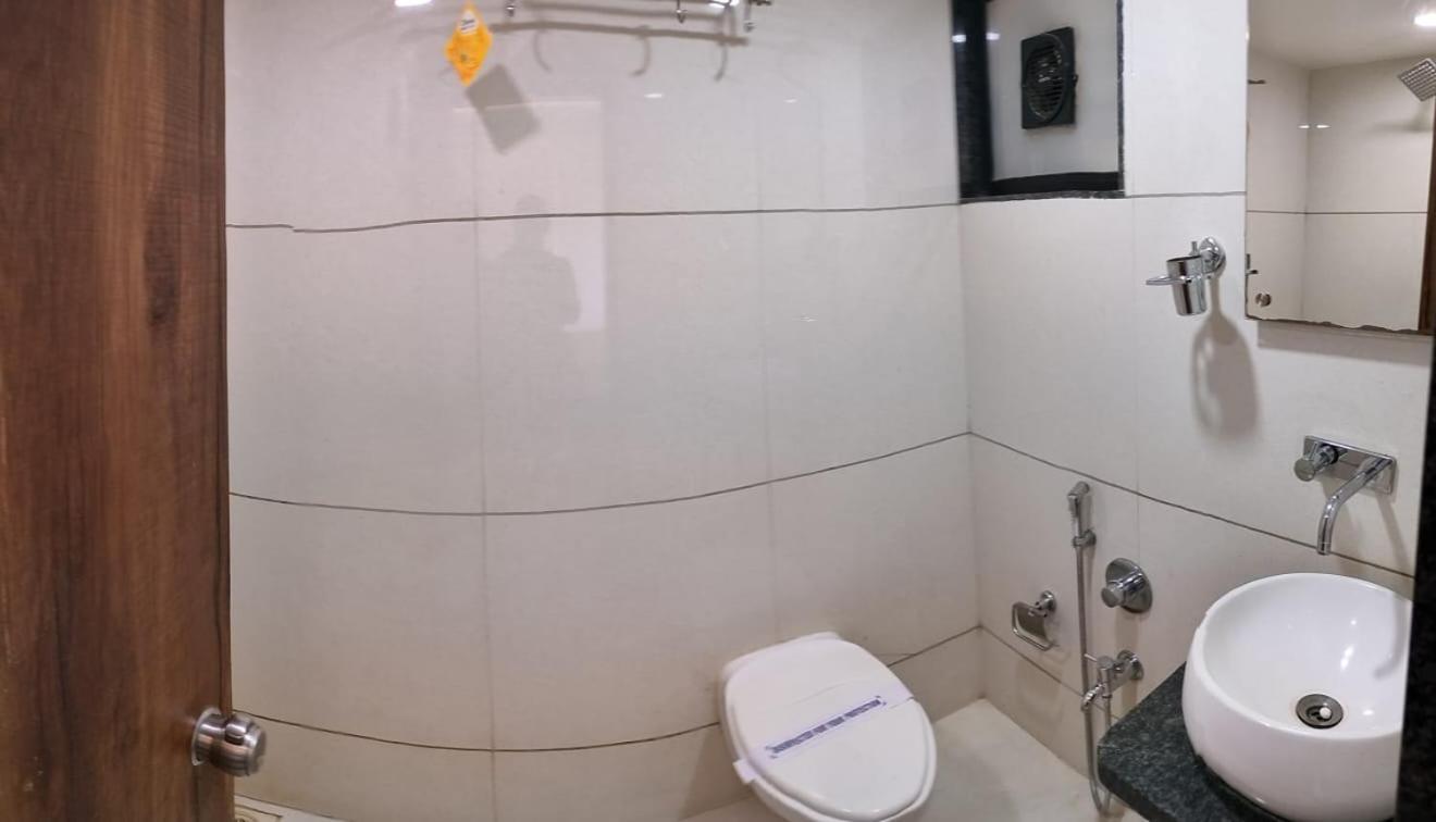 Hotel Zenith Сурат Екстер'єр фото