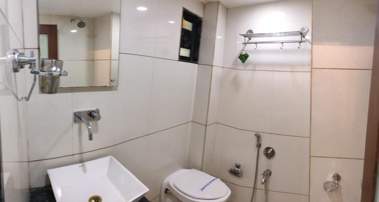 Hotel Zenith Сурат Екстер'єр фото