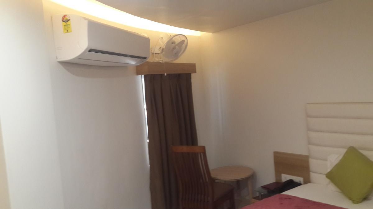 Hotel Zenith Сурат Екстер'єр фото