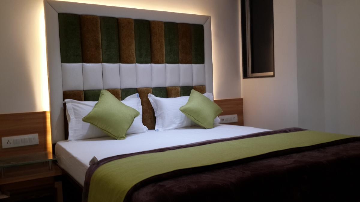 Hotel Zenith Сурат Екстер'єр фото